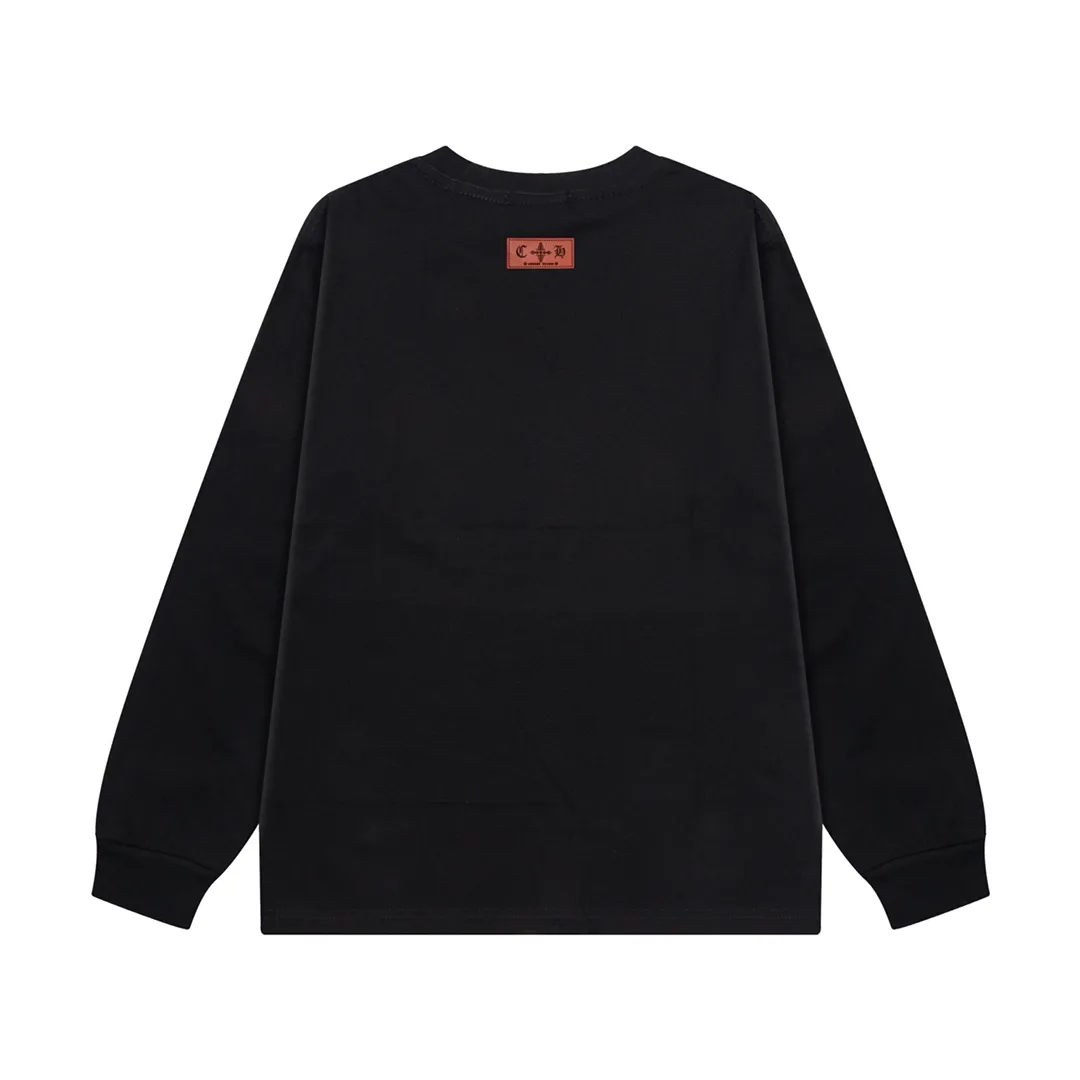 P200 CHROME HEARTS LoGo is fashionable and elegant, with a dropped shoulder style. The fabric is made of 26s double-yarn combed cotton compact spinning yarn with a weight of 280. It is matched with 1*1 Salona rib. The fabric is fermented and has a loose fit. Color: Black Size: S～XXL